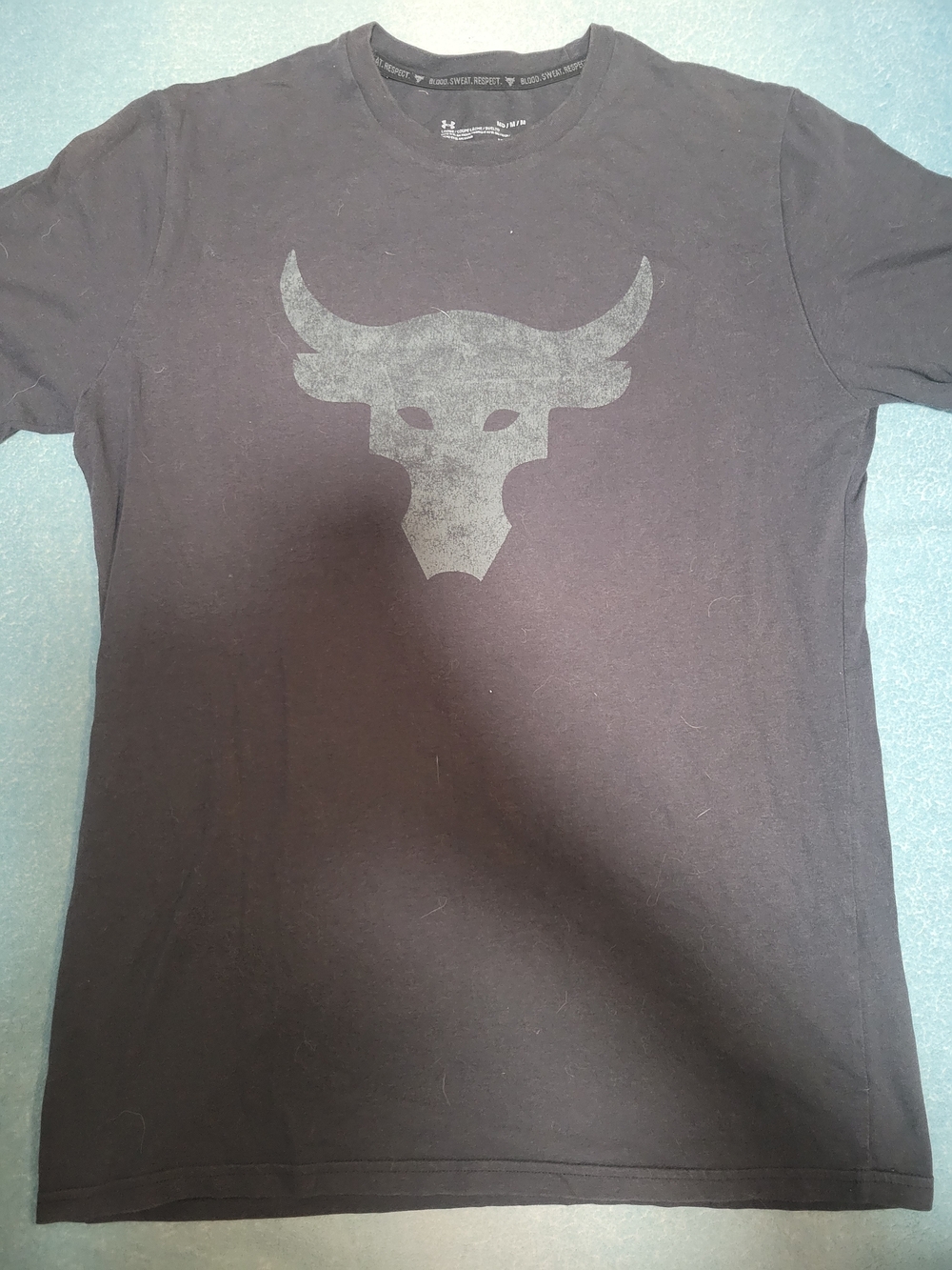 Under Armour Men’s Black Project Rock Bull Logo Tee